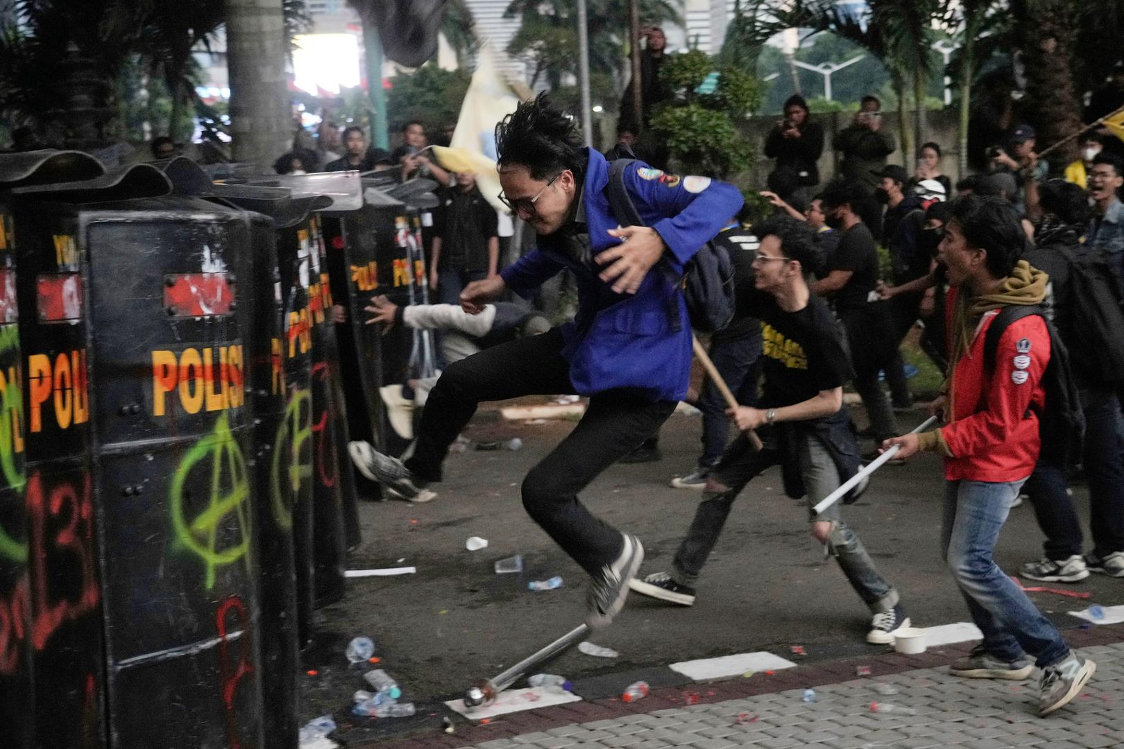 Tensions soar in Indonesia's capital after police fatally struck delivery rider caught in rally