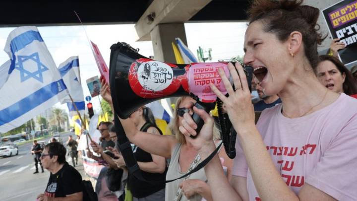 Bloqueos y quema de neumáticos: protestas masivas en Israel por la liberación de los rehenes en Gaza