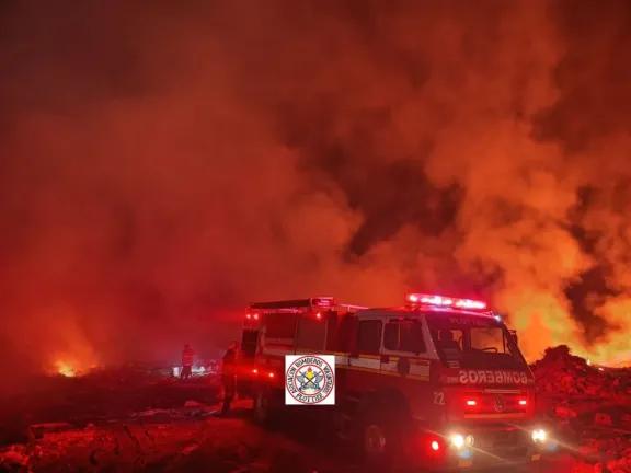 Bomberos de Plottier combatieron un incendio en la zona del basural