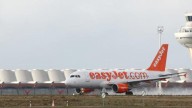 Easyjet acuerda una un subida salarial del 22% en 2025 para evitar la huelga de tripulantes de cabina