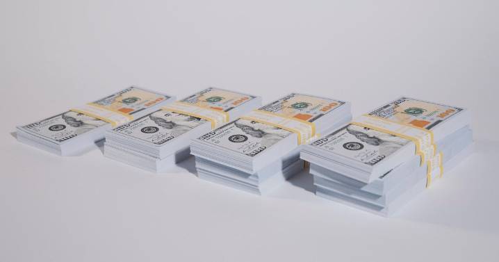 How much will a $100,000 high-yield savings account earn in 2025?