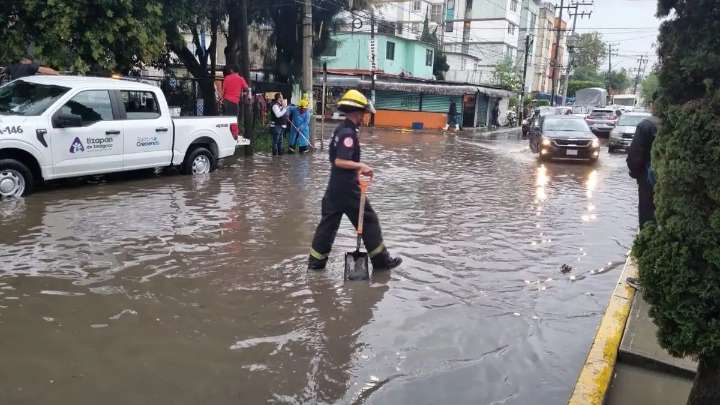 Lluvia de ocho horas en Querétaro deja dos muertos y viviendas inundadas