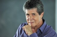 Familia de primer galán de telenovelas pide ayuda y oraciones por él