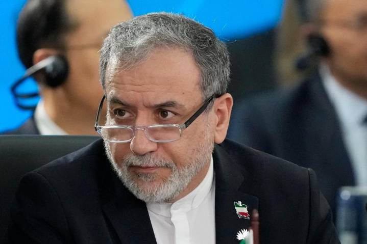 Irán hablará con países europeos sobre su programa nuclear antes de que venza el plazo de sanciones