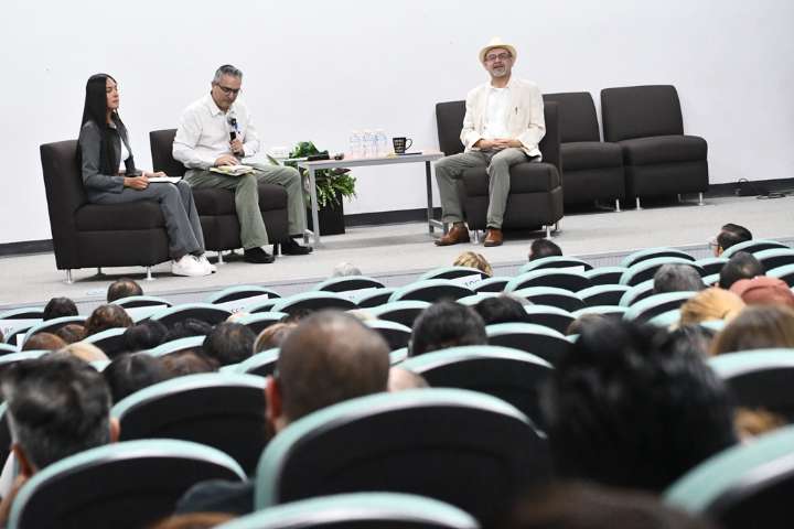 Presentan en la UTCJ el libro “El Futuro Norte”