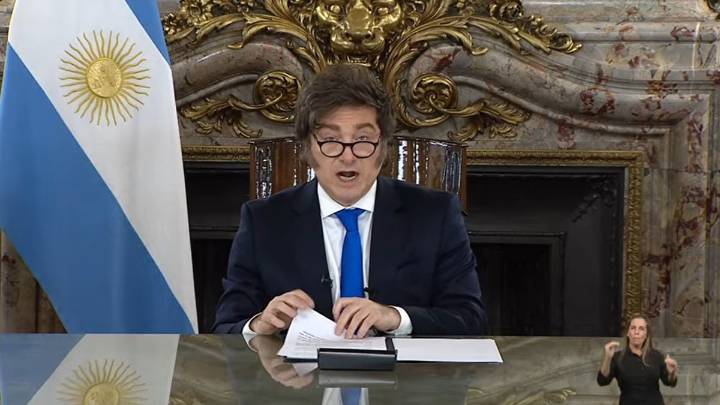 Proyecto de Javier Milei para que legisladores se sancionen a sí mismos: constitucionalistas dicen que es "para la tribuna"