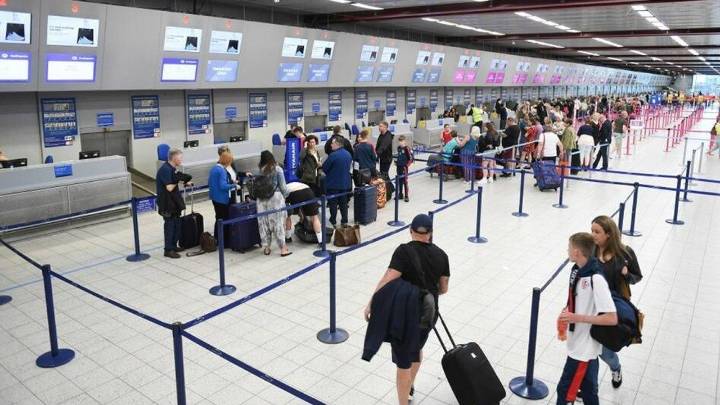 Turismo interno en crisis: viajar al exterior ahora resulta más barato