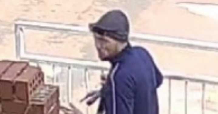 Girl loses schoolwork after laptop and perfume stolen in 'distressing' Arboretum incident