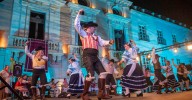 Almería 'presume' de sus costumbres con una gala de indumentaria tradicional