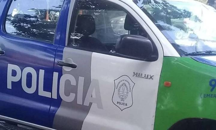 Se metió en la casa de su expareja, la agredió y le robó el celular