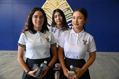 Universitarios dan la bienvenida al cicl…