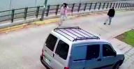 Un hombre acosó a una adolescente en la calle y quedó grabado por cámaras