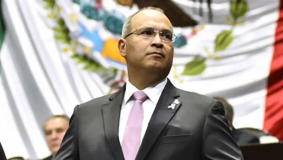 Detuvieron en EU a exdirector de Pemex, Carlos Alberto Treviño, revela Sheinbaum
