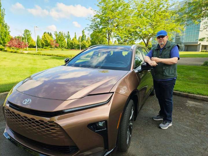 Toyota explora terrenos novedosos con el 2025 Crown Signia