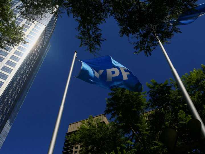 Juicio por YPF: la Justicia de Estados Unidos falló a favor de Argentina y dejó en suspenso la entrega de las acciones