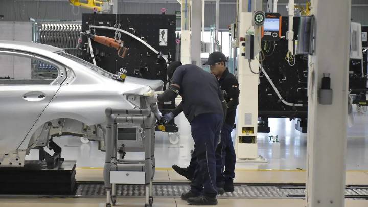 Reducción de la jornada laboral será en consenso con la IP: STPS