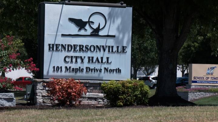 Hendersonville votes in favor of temporary apartment ban in first reading