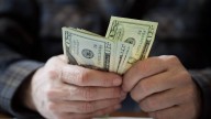 Dólar quedó más barato al cierre de la semana: precio oficial del 29 de agosto
