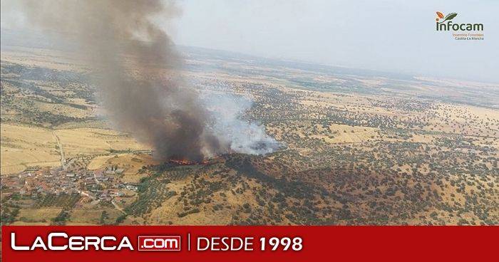 Declarado un incendio en Navalmoralejo (Toledo) que alcanza el nivel 2 por proximidad de humo a la población
