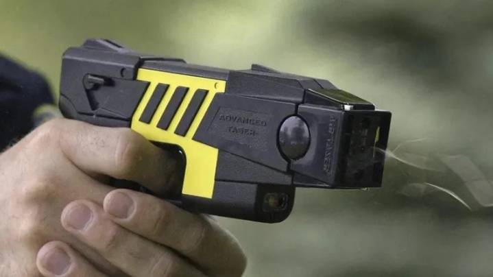 Mendoza habilitó el uso de pistolas Taser para los preventores municipales