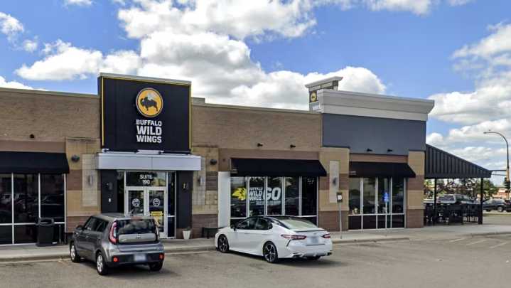Minnesota teen says server forced her to prove her gender in restaurant bathroom