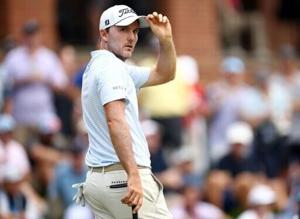 Henley leads PGA Tour Championship with Scheffler in pursuit