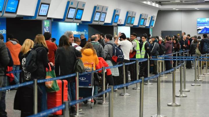 Boom de turismo internacional: creció un 30% la cantidad de argentinos que viajaron al exterior en julio