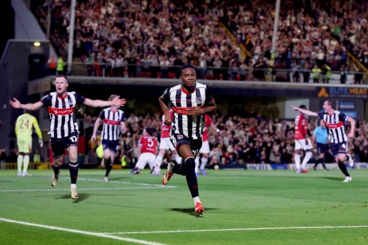 Man United humiliated in penalty shootout loss to 4th-division team Grimsby Town in League Cup