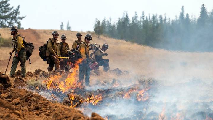 2 firefighters battling Washington state wildfire arrested by Border Patrol
