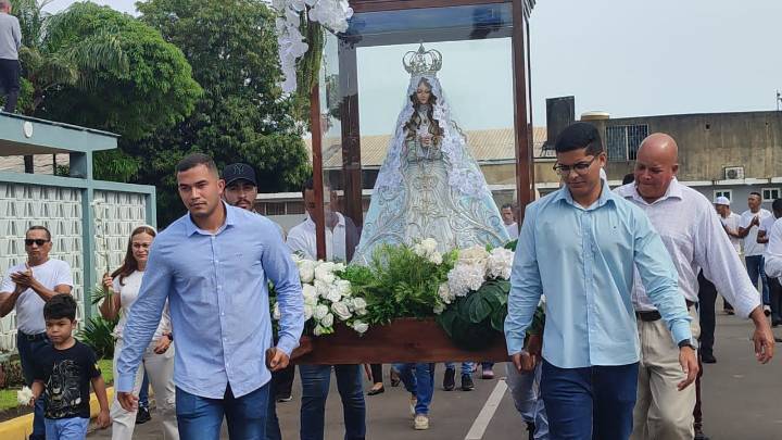 Réplica de la Virgen del Valle visita sede estadal del Ministerio de Obras Públicas