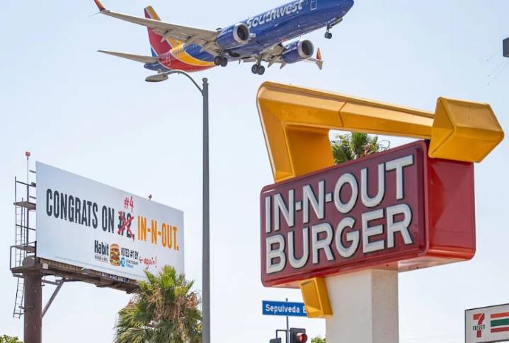 Habit Burger & Grill trolls In-N-Out with new billboard