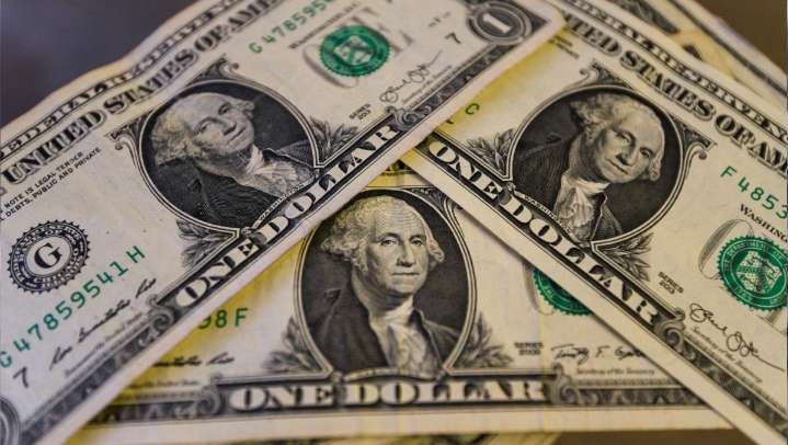 Peso avanza a la espera del próximo anuncio del Banxico