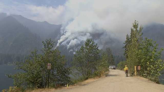 2 firefighters arrested by Border Patrol while battling Washington wildfire