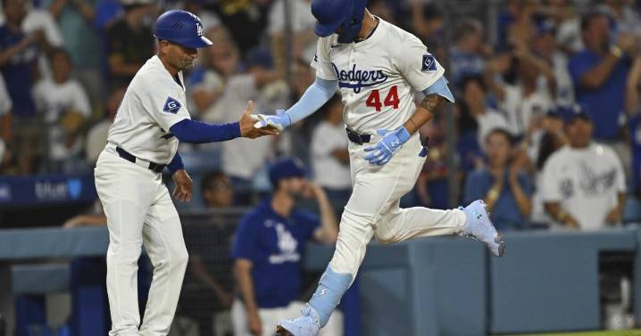 Sheehan brilla y 2 jonrones de Pagés llevan a Dodgers al 1er lugar en su división