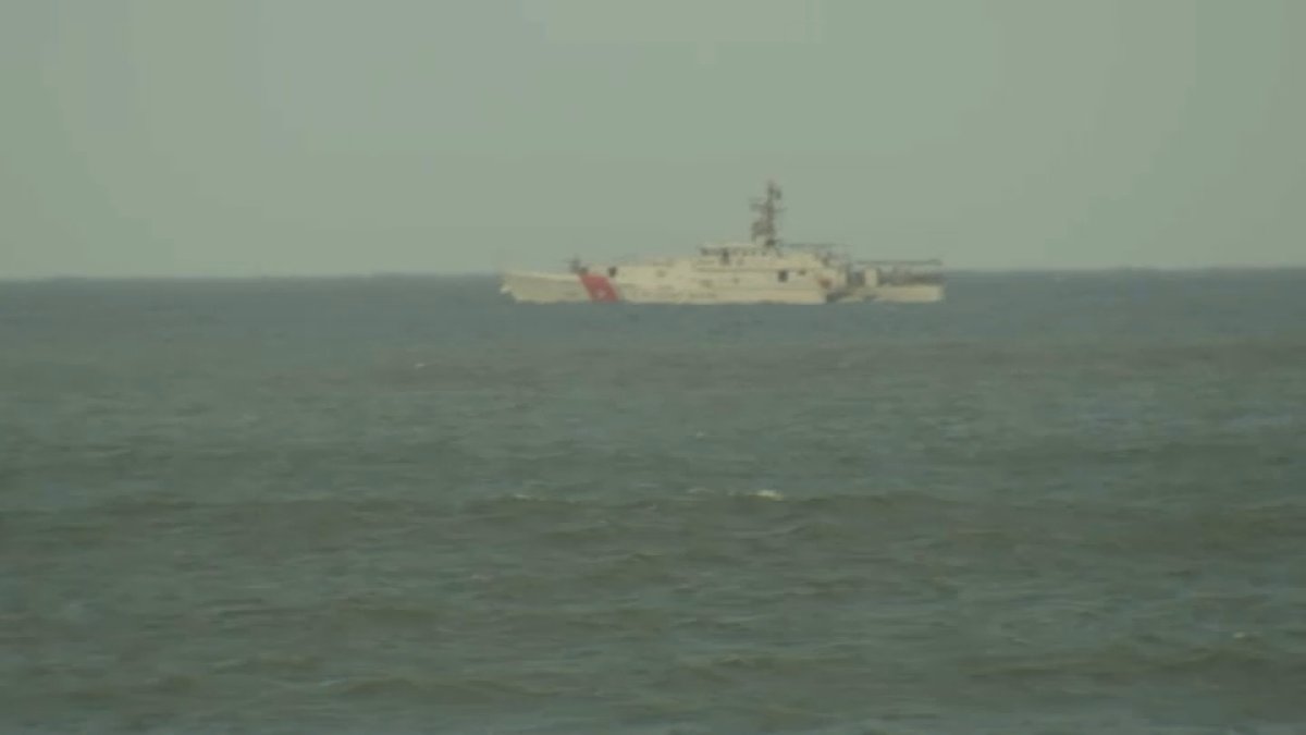 Salisbury Beach search continues for missing man after boat capsizes