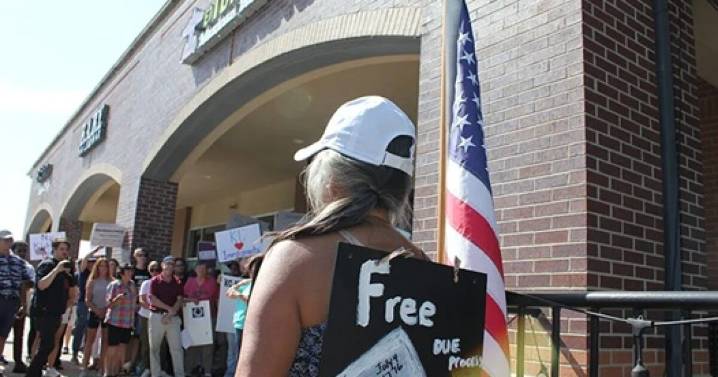 At least two released after immigration raids at restaurants in Lenexa and Kansas City, Kansas