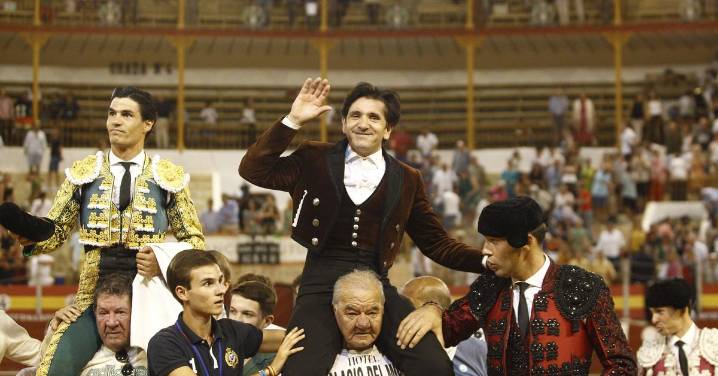Las mejores imágenes de la corrida de toros de Diego Ventura, Talavante y Pablo Aguado, en Almería