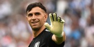 La derrota del Manchester United tras un error de su arquero podría acelerar la llegada de Dibu Martínez: el apoyo de una leyenda del club