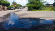 Bote de aguas blancas tiene meses en la calle Cadiz