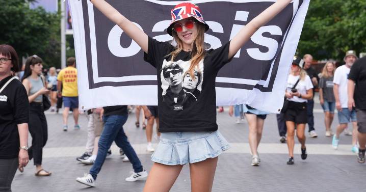 What time gates open for Oasis at Edinburgh Murrayfield Stadium