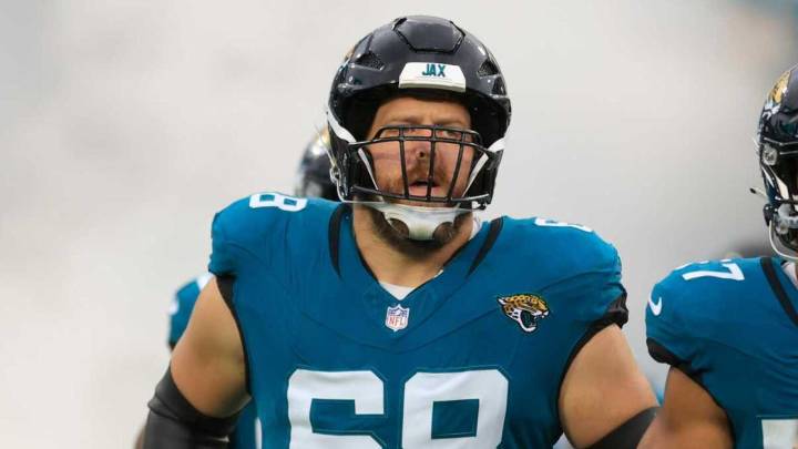 Pro Bowl guard announces retirement