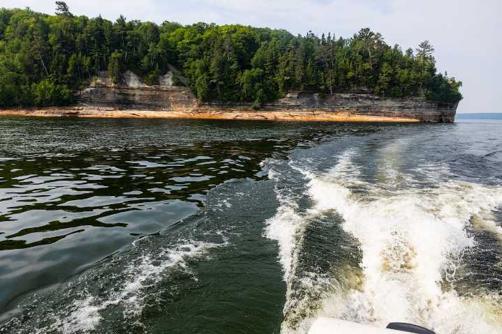 Pictured Rocks National Lakeshore: The best way to see Michigan’s rainbow cliffs