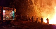 Condenan el arresto migratorio de dos bomberos que apagaban fuego en Estados Unidos
