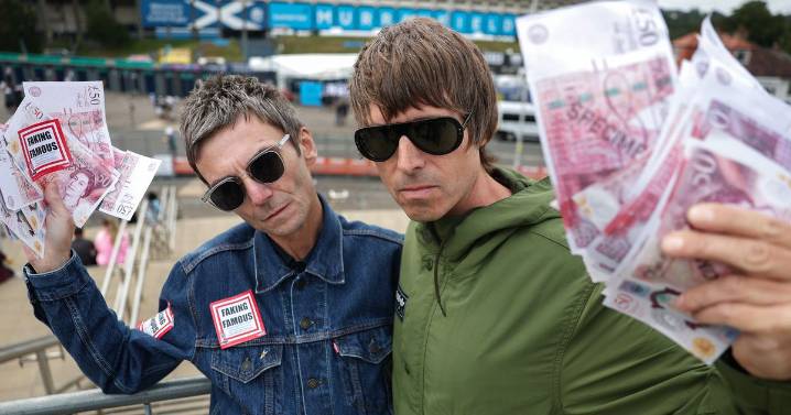 Oasis lookalikes puzzle Murrayfield fans at first Edinburgh gig