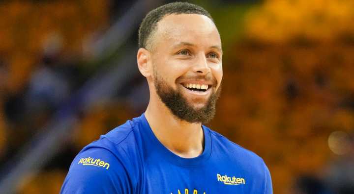 Stephen Curry’s Wild Halftime Ritual Involving Twitter Searches Revealed, And It Explains A Lot