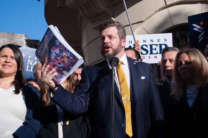 Johannes Kaiser inscribe oficialmente su candidatura presidencial en el Servel