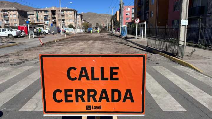 Inician trabajos de pavimentación en calle Luis Flores