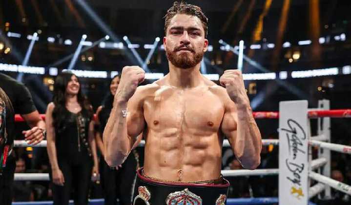 ¡Y así ganó! Óscar Duarte se cae de la moto antes de su pelea de box y se sube al ring lesionado
