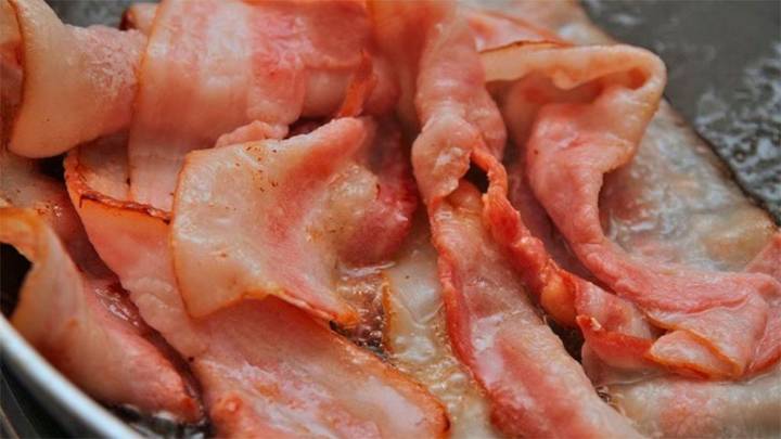 Una comida en particular le provocó dolores de cabeza: le hallaron larvas en el cerebro