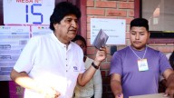 El expresidente de Bolivia Evo Morales vota tras una campaña de voto nulo